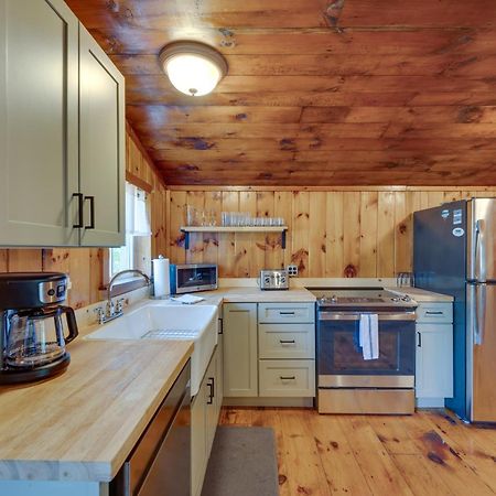 Rustic Cabin Retreat On Rangeley Lake! Exterior photo